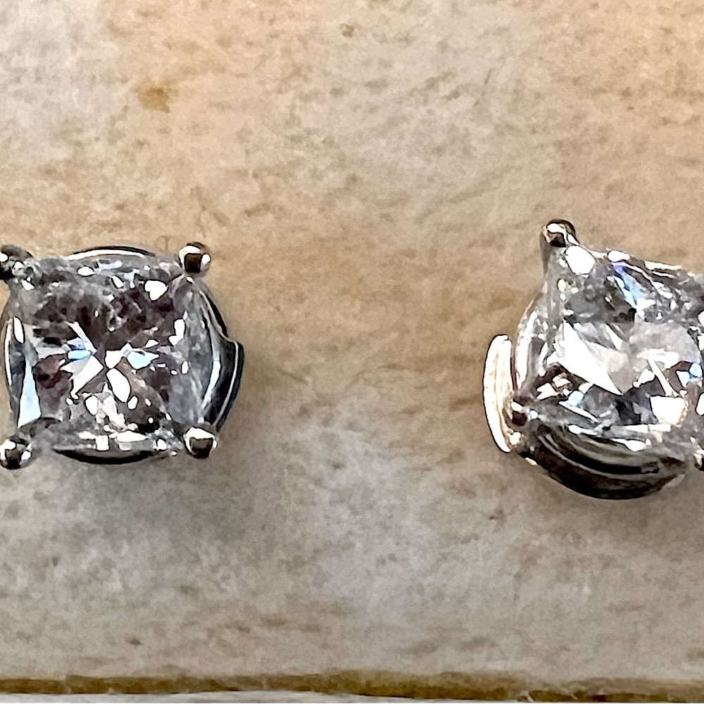 Leo STUNNING DIAMOND Earrings!